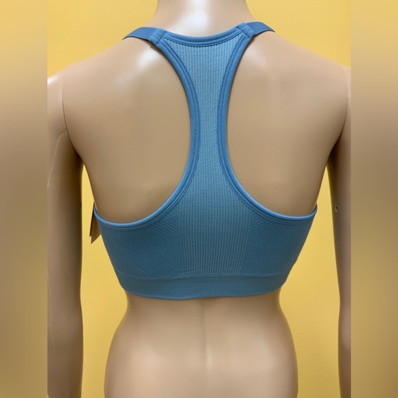 Auden - Picture 2 of 2